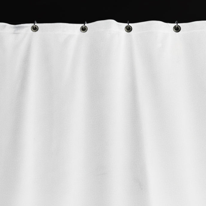 Ausschnitt weißer Vorhang mit Ösen