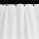 Ausschnitt weißer Vorhang mit Ösen